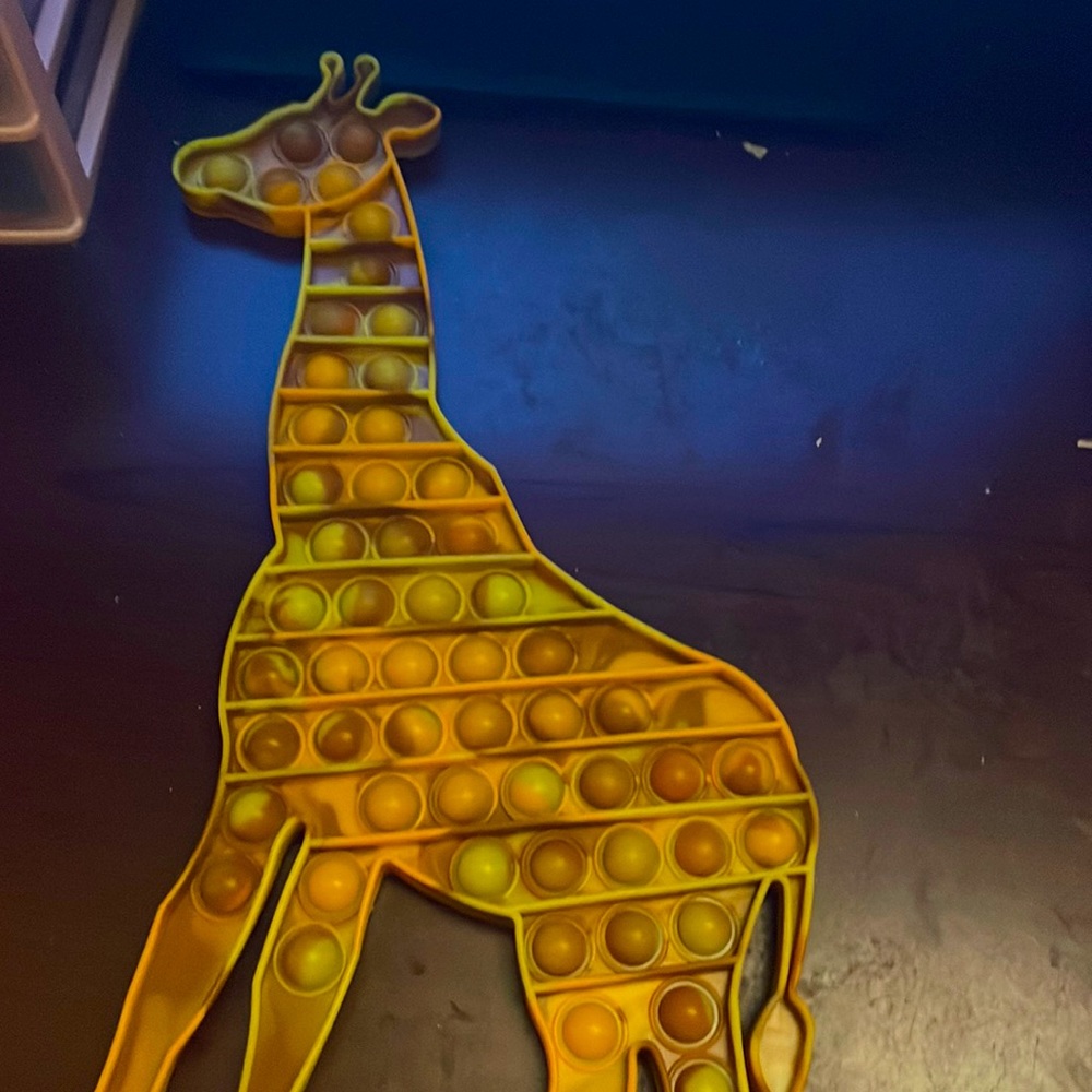A Giraffe pop it